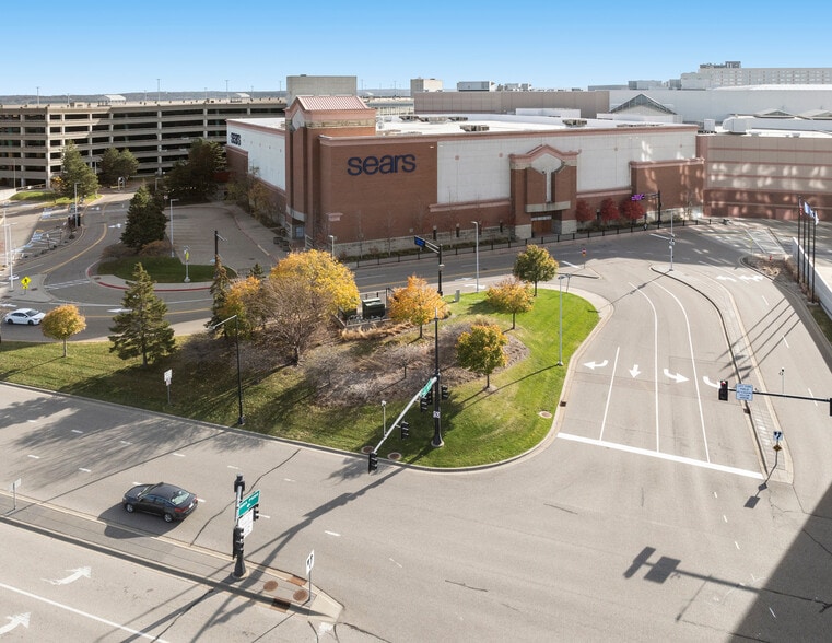 More Photos Of 2000 N E Ct, Bloomington Department Store For Sale