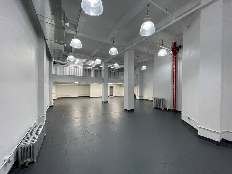 More Photos Of 261 W 35th St, New York Loft Creative Space For Lease
