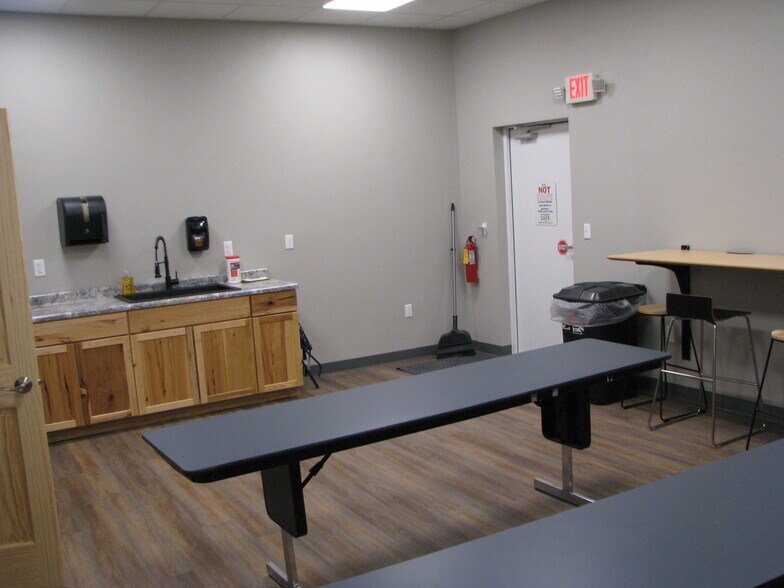 More Photos Of 3862 Norrie Dr, New Franken Showroom For Lease