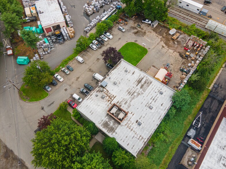 More Photos Of 29 Edison Ave, Oakland Warehouse For Lease