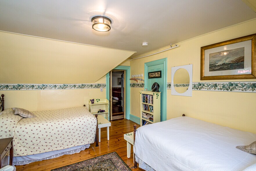 More Photos Of 207 Seavey St, North Conway Hospitality For Sale