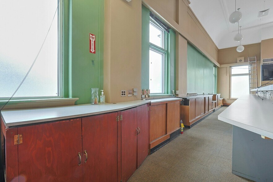 More Photos Of 637 Main St, Sparkill Bank For Lease