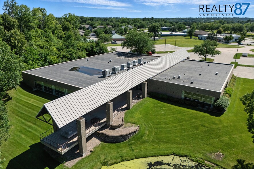 More Photos Of 4050 River Center Ct NE, Cedar Rapids Office For Lease