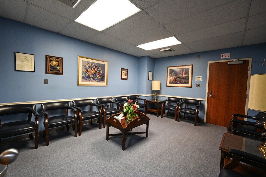 Primary Photo Of 3301 Woodburn Rd, Annandale Medical For Sale