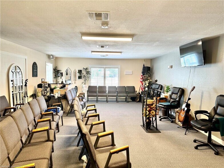 More Photos Of 900 Hillcrest Ave, Lake Placid General Retail For Lease