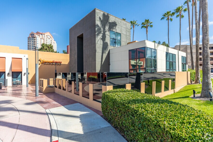 More Photos Of 8950-8990 University Center Ln, San Diego General Retail For Lease