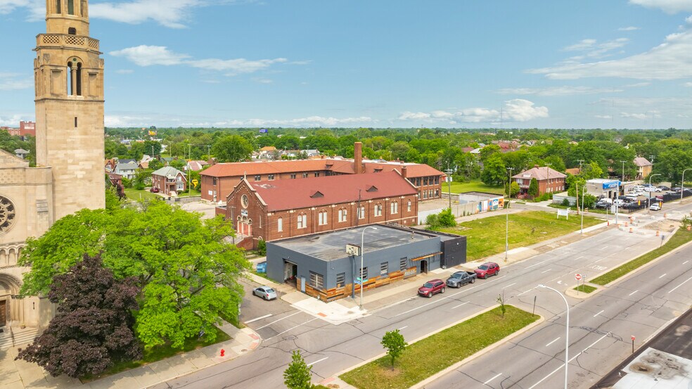 More Photos Of 11505 Livernois Ave, Detroit Industrial For Sale