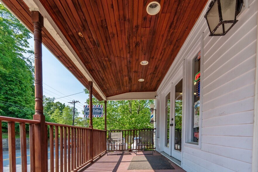 More Photos Of 17 S Chestnut St, New Paltz Storefront Retail Residential For Sale