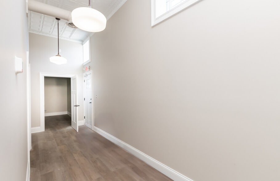 More Photos Of 1940 Harvard Dr, Louisville Storefront For Lease