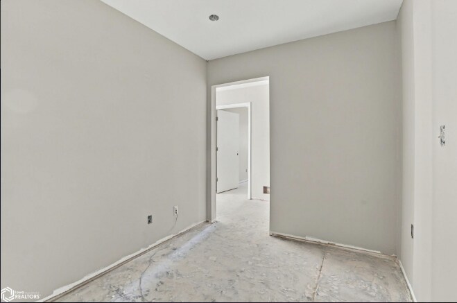 More Photos Of 1307 Broadway St, West Burlington Freestanding For Sale