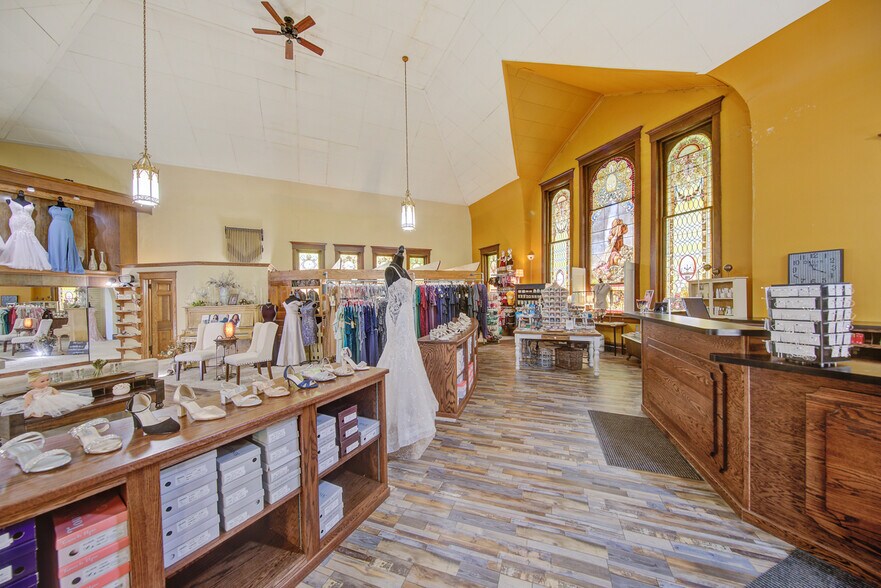 More Photos Of 2001 10th St, Emmetsburg General Retail For Sale