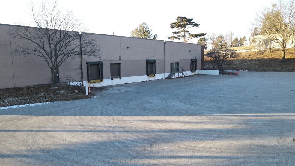 More Photos Of 3801 Delaware Ave, Des Moines Warehouse For Sale