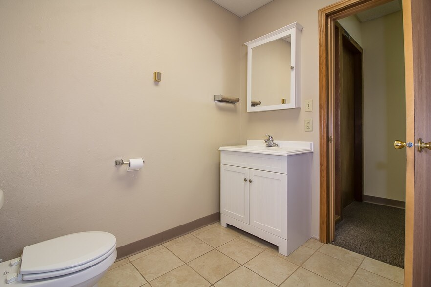 More Photos Of 4240 Hickory Ln, Sioux City Office For Lease