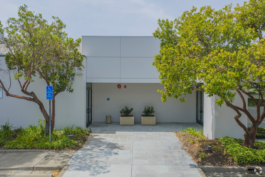 More Photos Of 2331 Circadian Way, Santa Rosa Research And Development For Lease