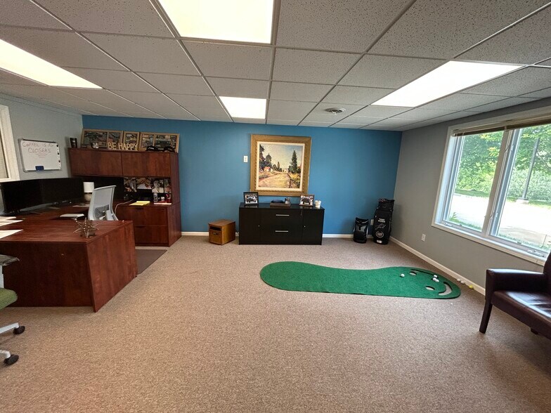 More Photos Of 15045 Dixie Hwy, Holly Coworking Space