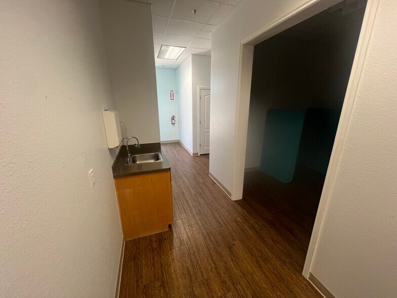 More Photos Of 3202 S W S Young Dr, Killeen Medical For Lease