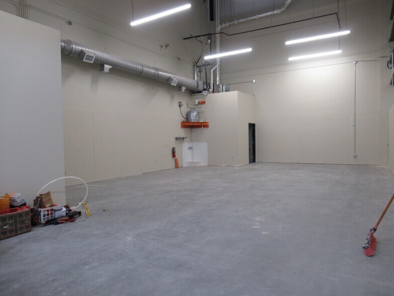 More Photos Of 5818 S 107th East Ave, Tulsa Warehouse For Lease