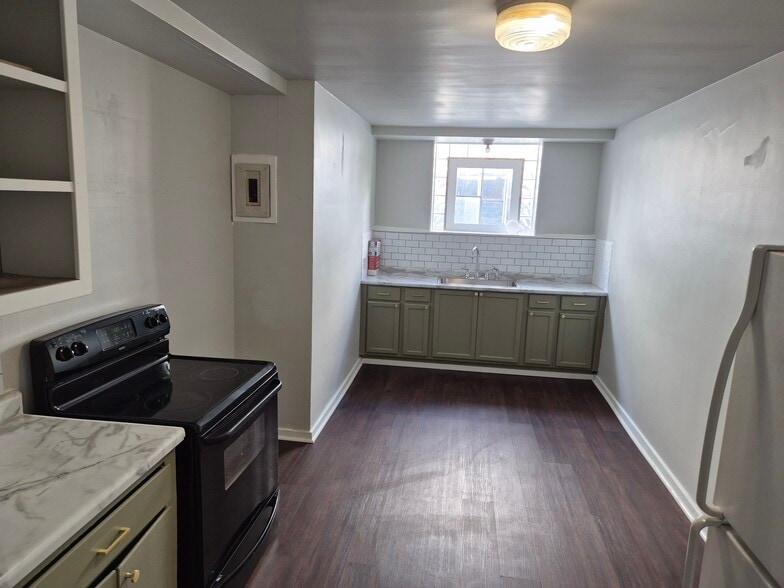 More Photos Of 20934 Van Dyke Ave, Warren Storefront Retail Residential For Sale