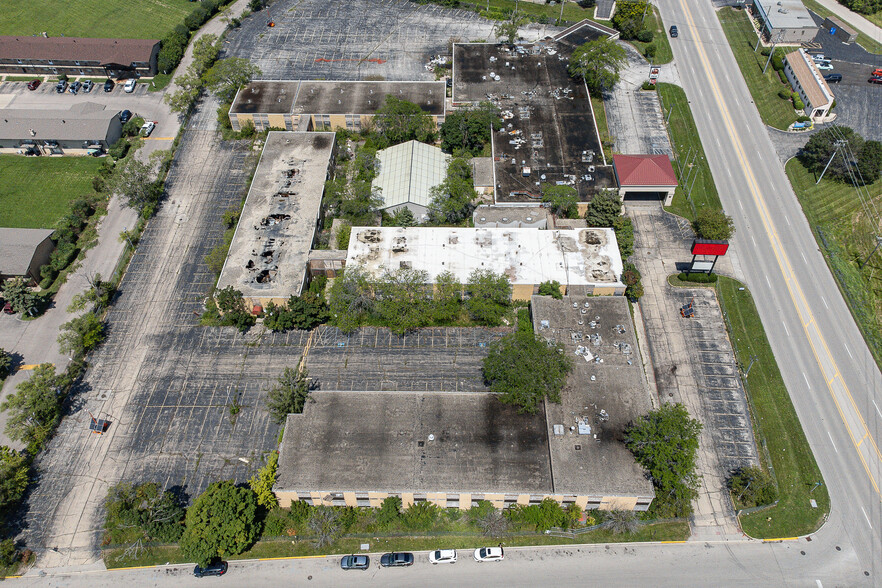 Primary Photo Of 200 N Green Bay Rd, Waukegan Hotel For Sale