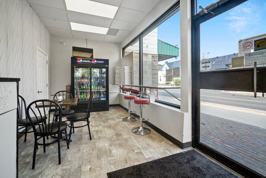 More Photos Of 58 Bridge St, Carleton Place Restaurant For Sale