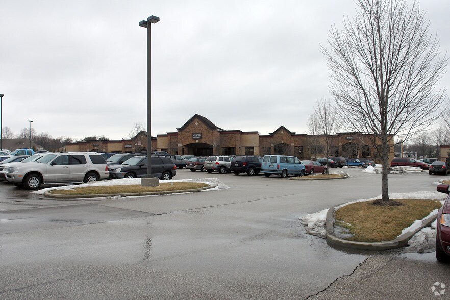 Primary Photo Of 413-431 S Landmark Ave, Bloomington Medical For Lease