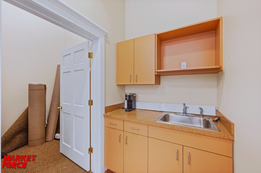 More Photos Of 900 State Route 16, Saint Augustine Bank For Lease