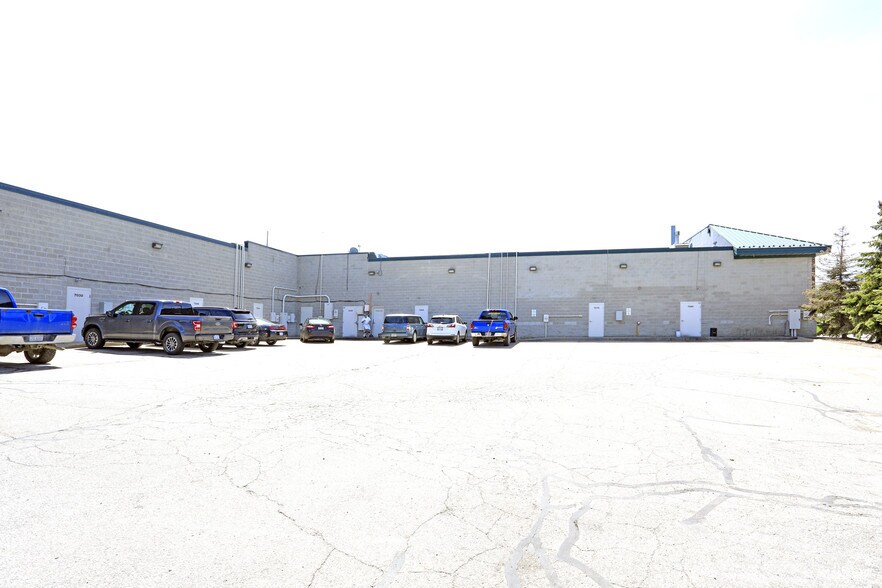 More Photos Of 7010-7080 Gateway Park Dr, Village of Clarkston Storefront For Lease