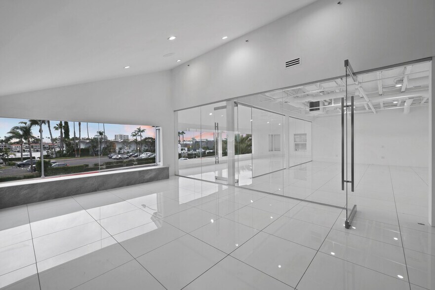 More Photos Of 2244 W Coast Hwy, Newport Beach Office For Lease