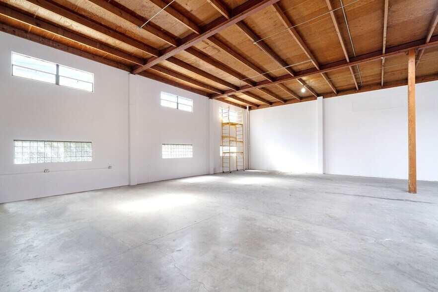 More Photos Of 1680 14th St, Oakland Warehouse For Lease