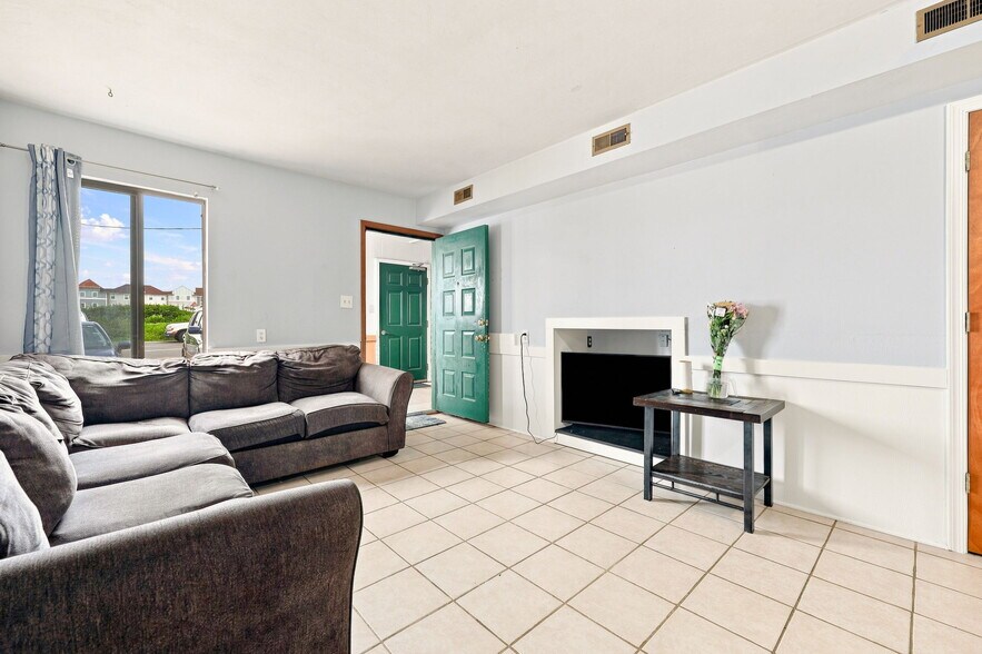 More Photos Of 3207 Briggs St, Kill Devil Hills Apartments For Sale