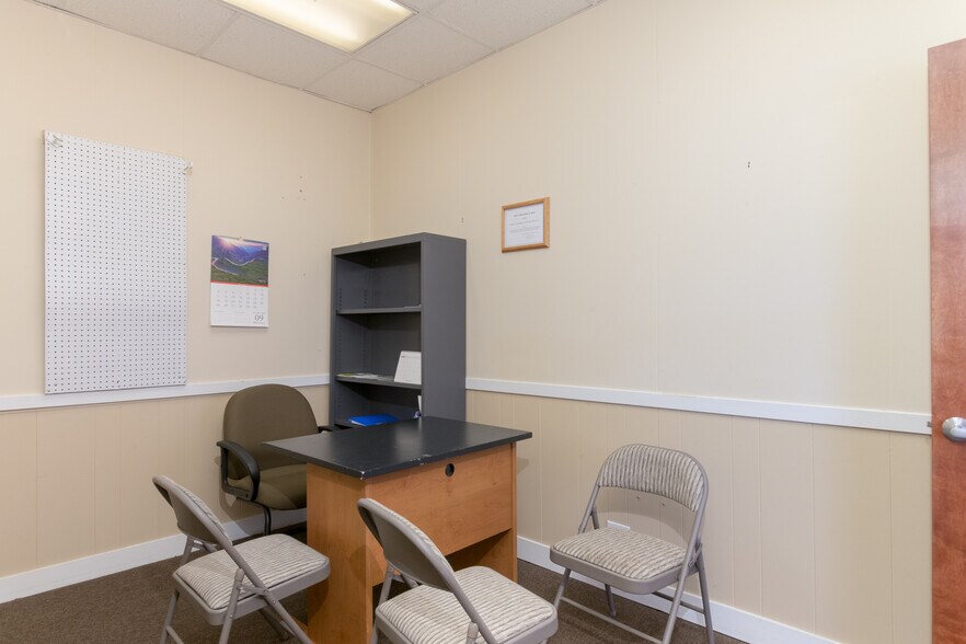More Photos Of 47 W Dundee Rd, Wheeling Medical For Lease