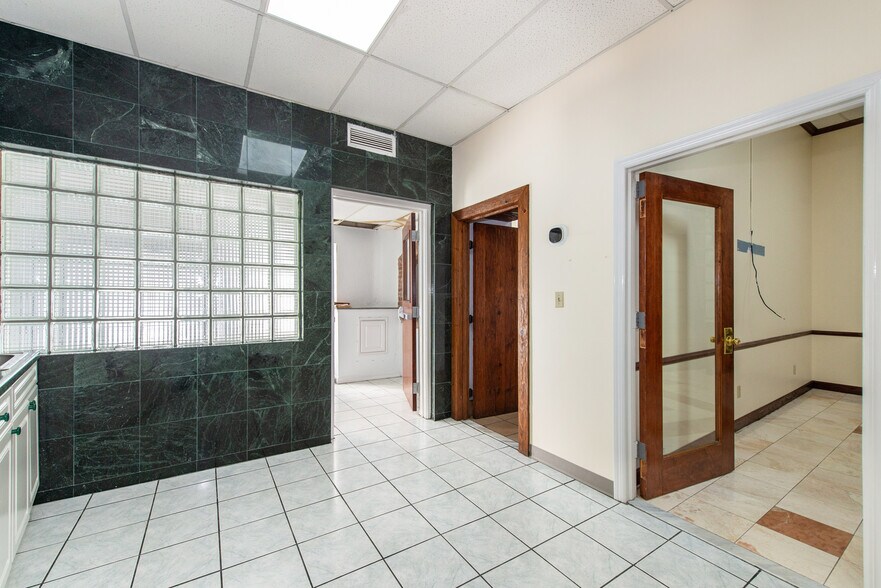 More Photos Of 124 Johnson St, Newark Warehouse For Sale