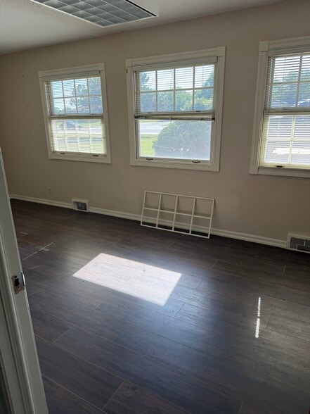 More Photos Of 1926 N Andover Rd, Andover Office For Sale