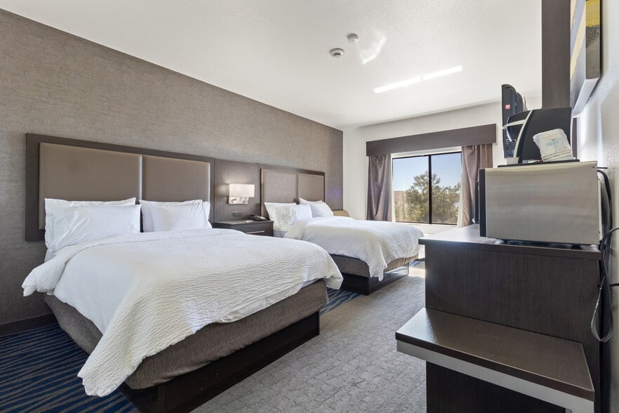 More Photos Of 2700 Lenwood Rd, Barstow Hotel For Sale