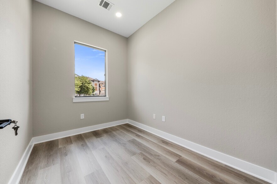 More Photos Of 213 Bella Katy Dr, Katy Medical For Lease