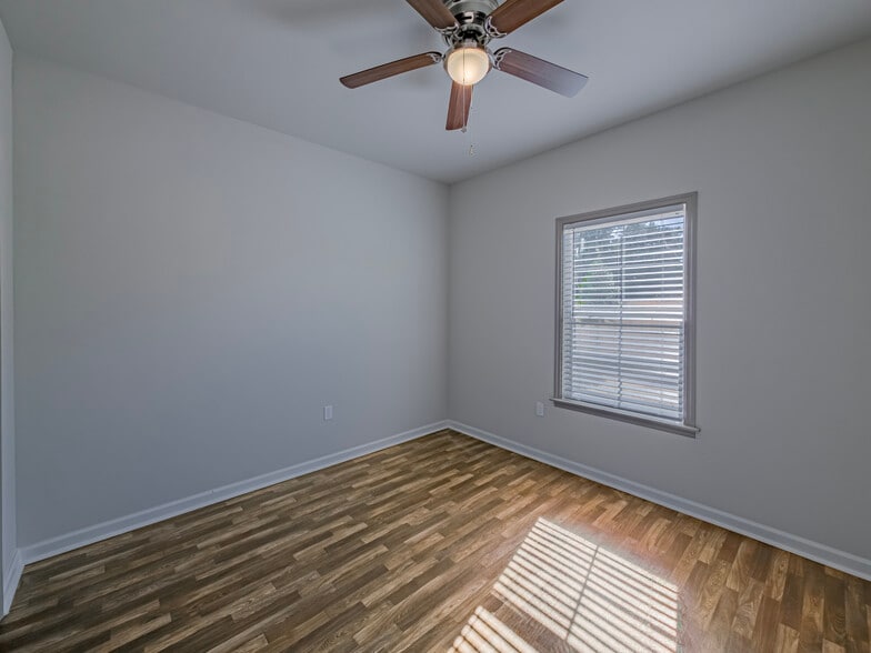More Photos Of 1604 Lankford Dr, Valdosta Apartments For Sale