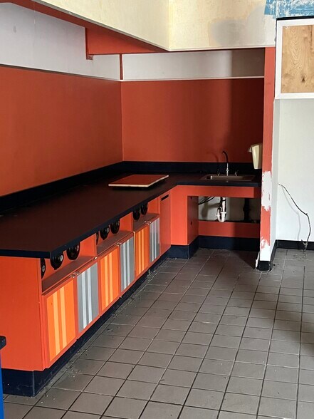 More Photos Of 1102 Perry Hwy, Pittsburgh Freestanding For Sale