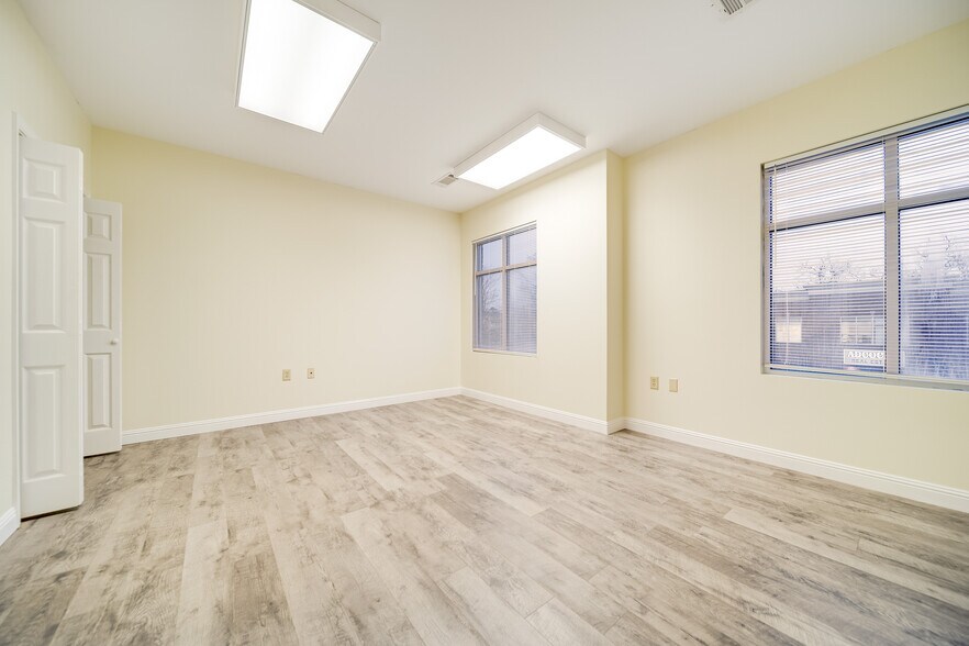 More Photos Of 180 N Belvedere Dr, Gallatin Office Residential For Lease