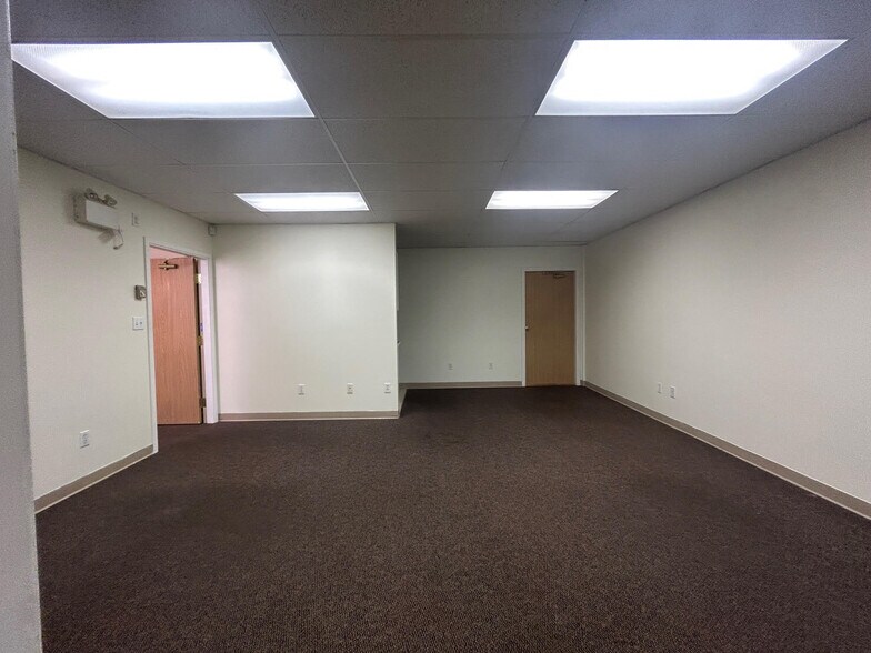 More Photos Of 8988 Fraserton Ct, Burnaby Warehouse For Sale