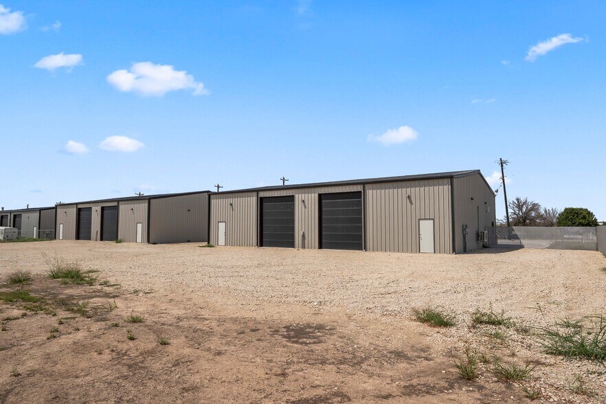 More Photos Of 2036 Seaborn Road Building 3 Suite A, Ponder Warehouse For Lease