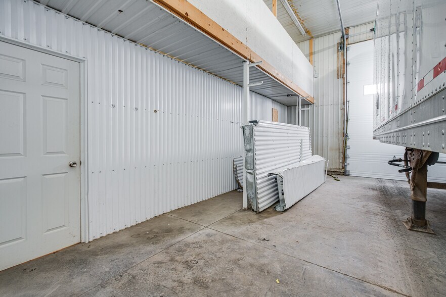 More Photos Of 19 Terry Fox Dr, Vankleek Hill Manufacturing For Sale