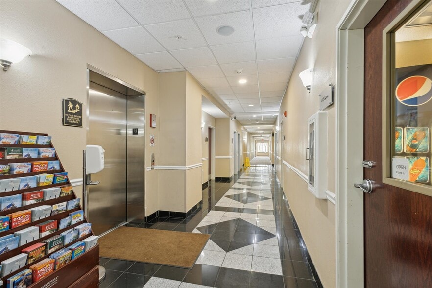 More Photos Of 2750 Fortune Cir W, Indianapolis Hotel For Sale