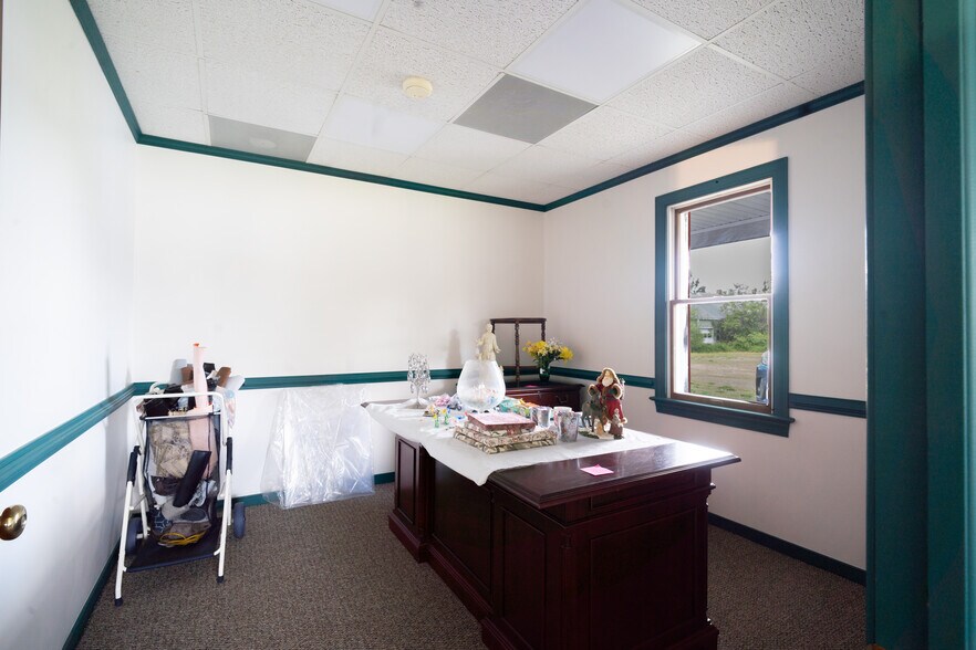 More Photos Of 220 Chesapeake Dr, White Stone Office For Sale