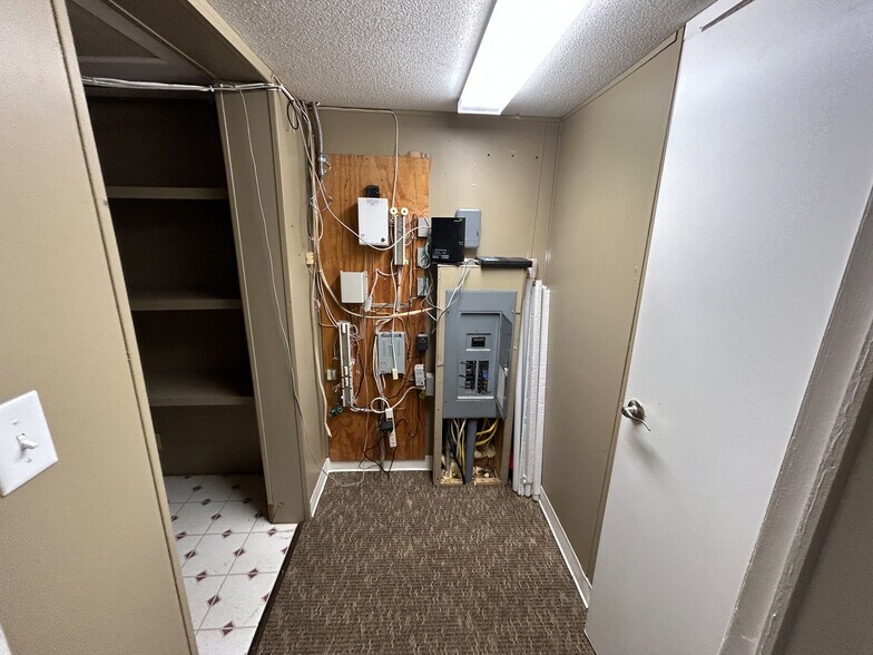 More Photos Of 305 Spaulding Rd, Montezuma Office For Sale