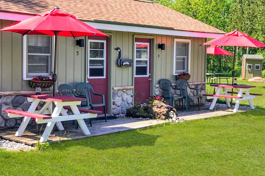 More Photos Of 11481 Main St, Honor Hotel For Sale