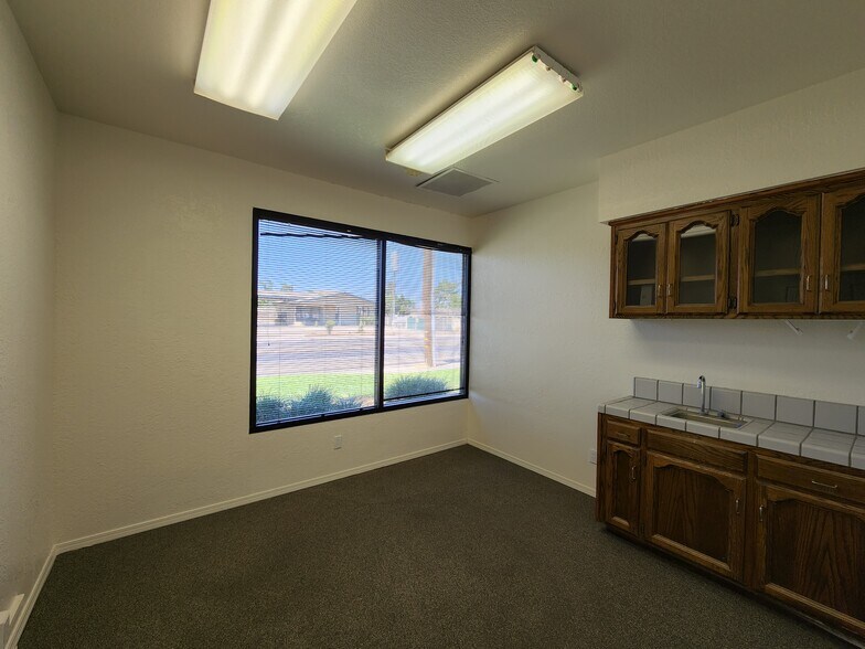 More Photos Of 445 W Dakota Ave, Fresno Office Residential For Sale
