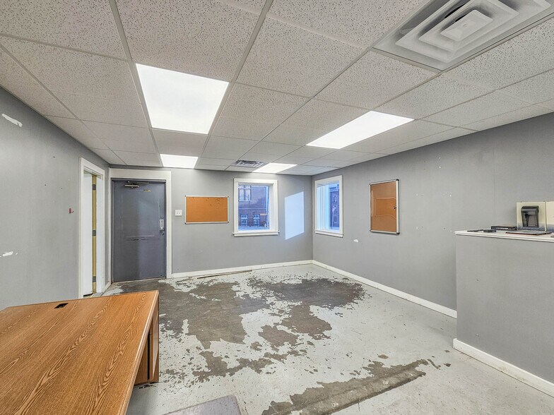 More Photos Of 1001 Pierce St, Omaha Flex For Lease