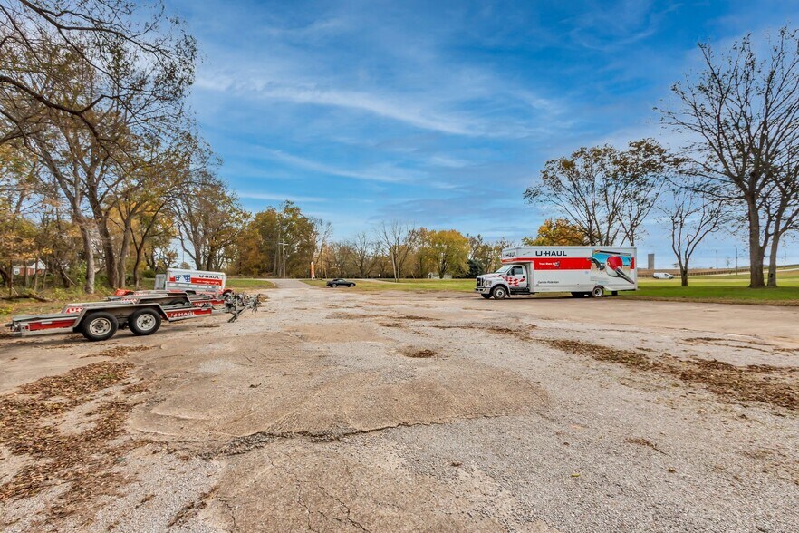 More Photos Of 6522 Polk Ln, Columbia Auto Repair For Sale