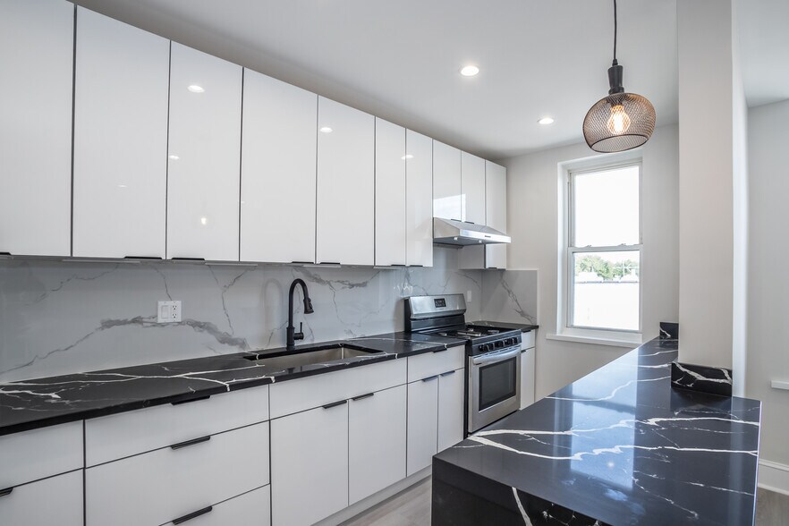 More Photos Of 6717 Myrtle Ave, Glendale Storefront Retail Residential For Sale