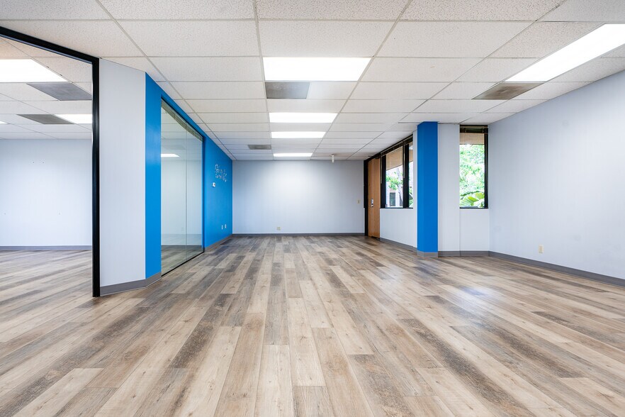 More Photos Of 6390 Greenwich Dr, San Diego Loft Creative Space For Lease